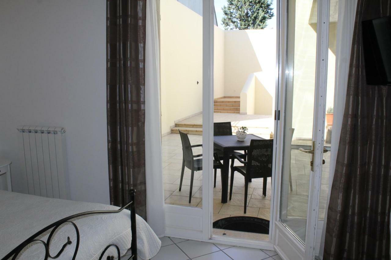 B&B Villa 16 Pini Lecce Bagian luar foto