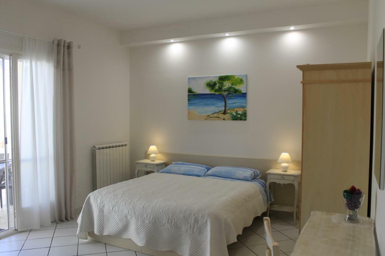 B&B Villa 16 Pini Lecce Bagian luar foto